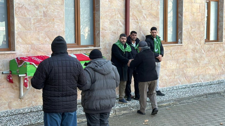 Yarışırken 3 kişinin ölümüne neden oldu 21 yaşındaki Eray gözyaşları içinde son yolculuğuna uğurlandı