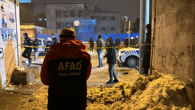 Diyarbakır’da 5 katlı 2 bitişik bina tahliye edildi: 1 kolonu çatladı