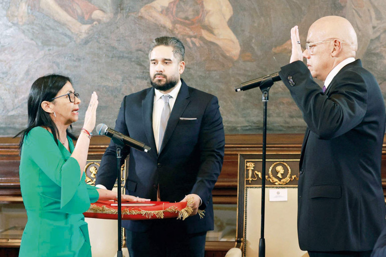 Maduro içeriden satıldı