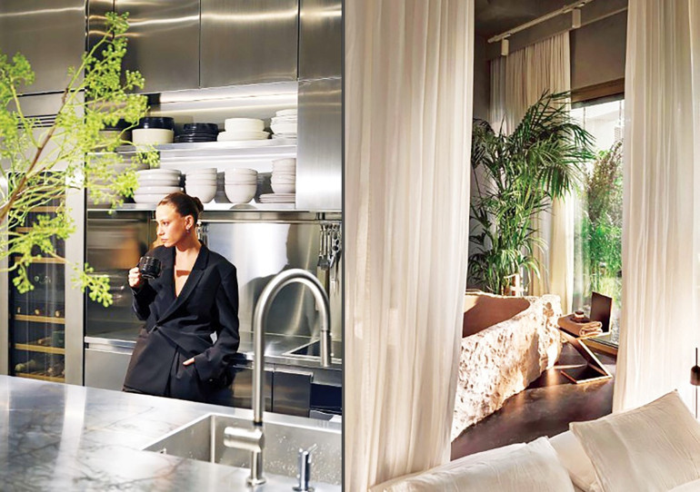 Serenay’ın evi dünyayı dolaşıyor