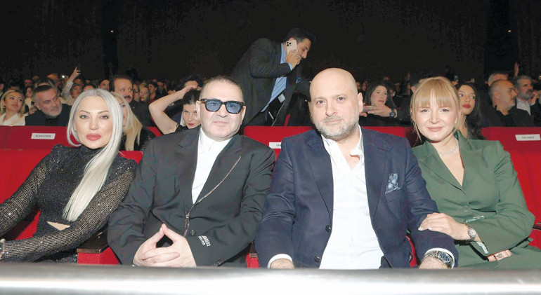 Galaya ünlü akını