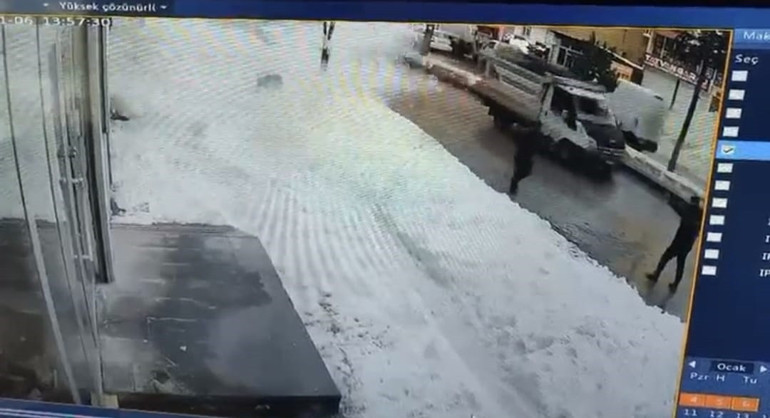 Bitliste feci ölüm Çatıdan üzerine kar kütlesi düştü