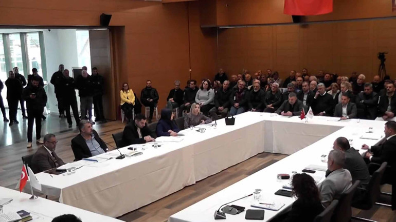 Şile Belediyesi meclis toplantısında tartışma çıktı Üyelere rüşvet verildi iddiası...