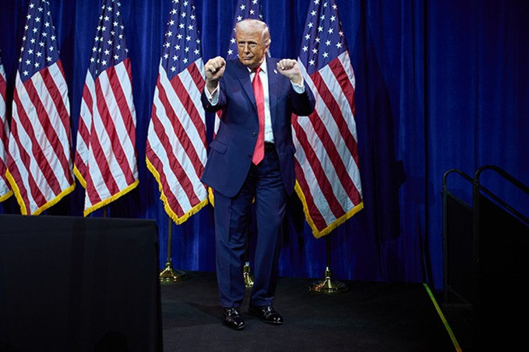 ABD Başkanı Trump gündemden düşmüyor: Alışılmadık hareketleri dikkat çekti... Washingtonda sıra dışı anlar