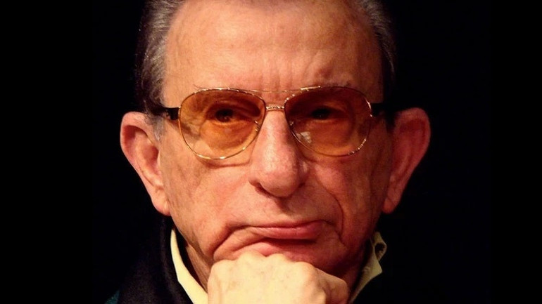 Futbol oynarken sakatlanınca sahneyi seçti… İstesem Hollywoodda çalışırdım demişti... Ömrünün 72 yılını Türk tiyatrosuna verdi