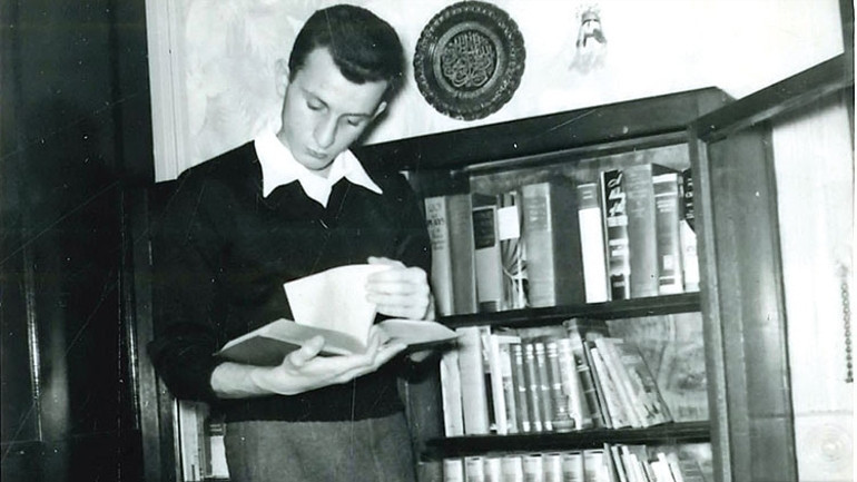 Futbol oynarken sakatlanınca sahneyi seçti… İstesem Hollywoodda çalışırdım demişti... Ömrünün 72 yılını Türk tiyatrosuna verdi