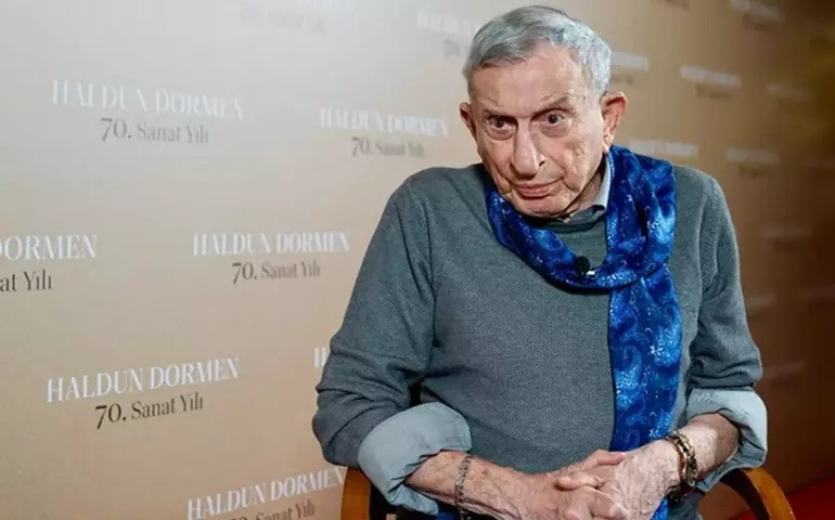 Futbol oynarken sakatlanınca sahneyi seçti… İstesem Hollywoodda çalışırdım demişti... Ömrünün 72 yılını Türk tiyatrosuna verdi