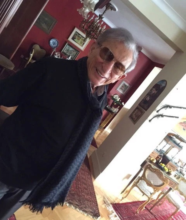 Futbol oynarken sakatlanınca sahneyi seçti… İstesem Hollywoodda çalışırdım demişti... Ömrünün 72 yılını Türk tiyatrosuna verdi