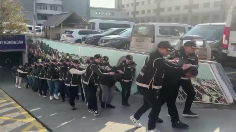 Casperlardan kamera kayıtlı kundak: Cezaevinde tanışıp taksi durağını yakıtmışlar