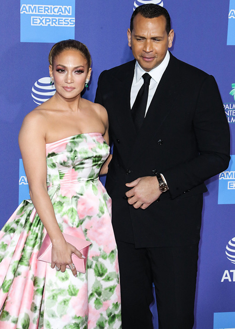 Bu kez de kıskançlık krizi… Kocası güzel yıldızın peşine düşünce çıldırdı