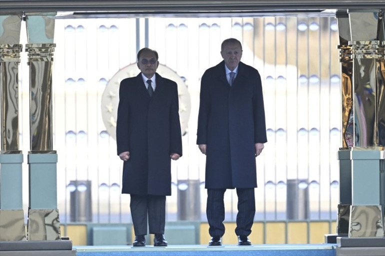 Malezya Başbakanı Türkiyede: Erdoğan, törenle karşıladı