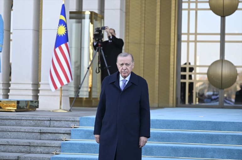 Malezya Başbakanı Türkiyede: Erdoğan, törenle karşıladı