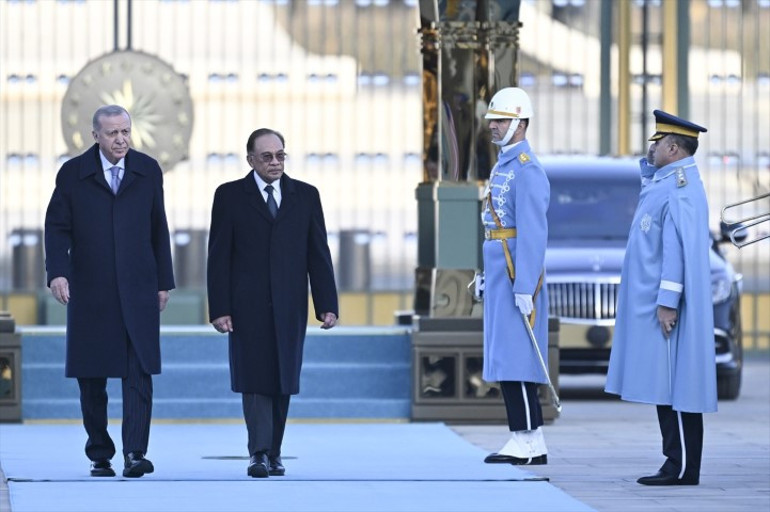 Malezya Başbakanı Türkiyede: Erdoğan, törenle karşıladı