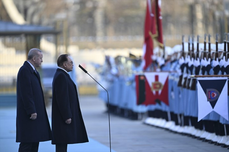 Malezya Başbakanı Türkiyede: Erdoğan, törenle karşıladı