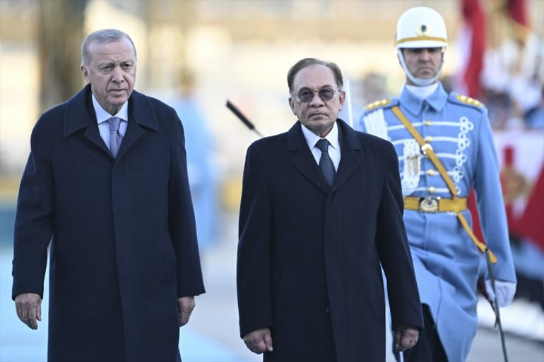 Malezya Başbakanı Türkiyede: Erdoğan, törenle karşıladı