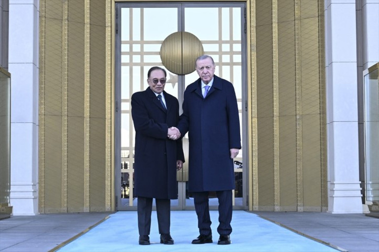 Malezya Başbakanı Türkiyede: Erdoğan, törenle karşıladı
