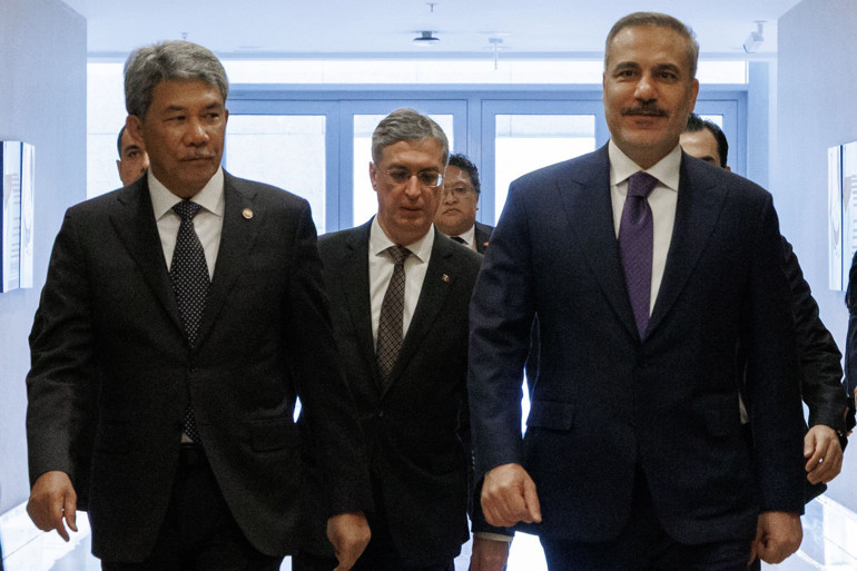 Dışişleri Bakanı Hakan Fidan, Malezya Başbakanı İbrahim ve mevkidaşı ile görüştü