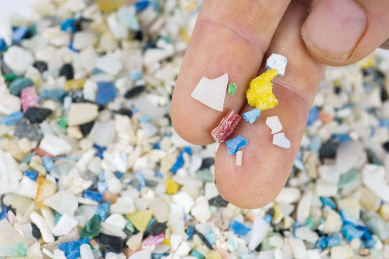 Hem doğayı hem ilacı öldürüyor… Mikroplastikler antibiyotik direncini düşürüyor