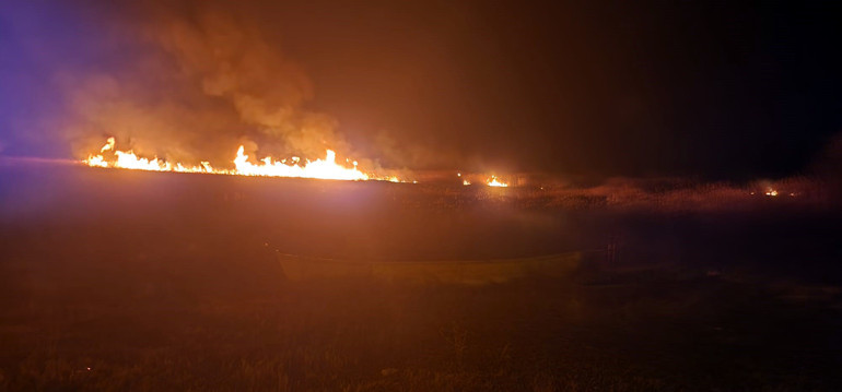 Türkiye’nin 12’nci gölü Eber’i kuraklık vurdu, 5 farklı noktada yangın çıktı