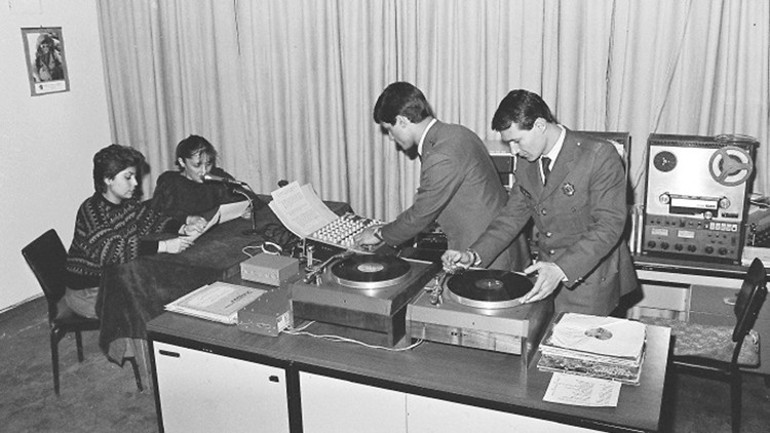 Telsizden mikrofona... Polis Radyosu