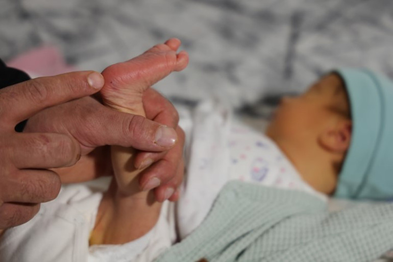 Topuk kanı tartışması Doğumdan sonra anne babadan dikkat çeken iddia