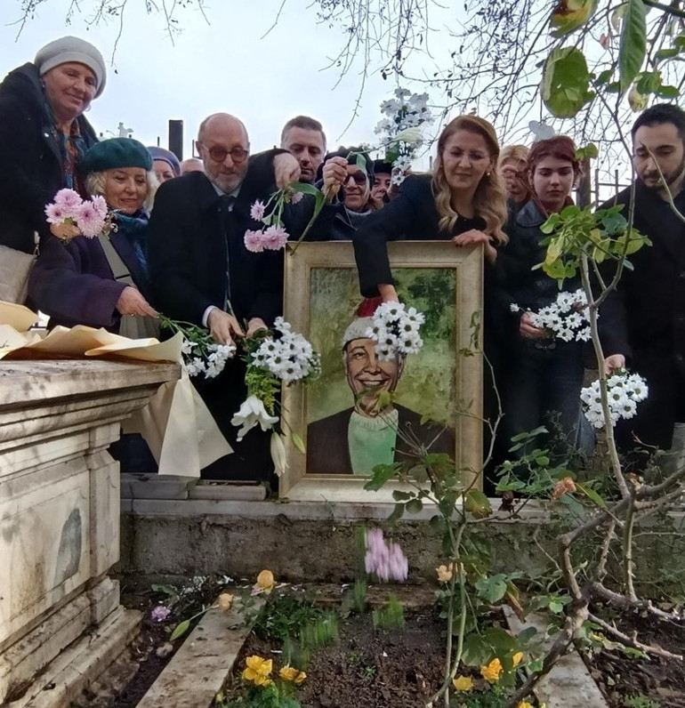 Münir Özkul anıldı