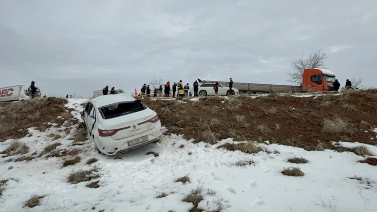 Sivasta feci kaza: 1 kişi öldü, 2 kişi yaralandı