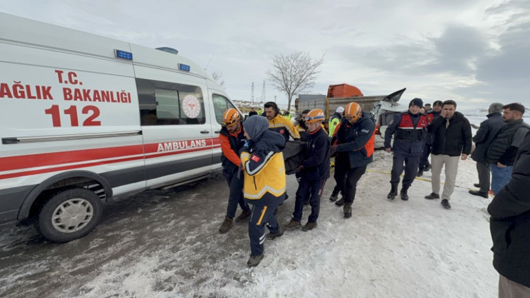 Sivasta feci kaza: 1 kişi öldü, 2 kişi yaralandı