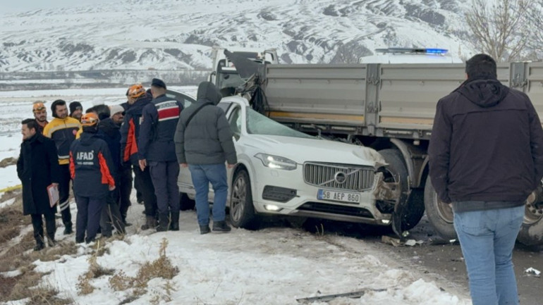 Sivasta feci kaza: 1 kişi öldü, 2 kişi yaralandı