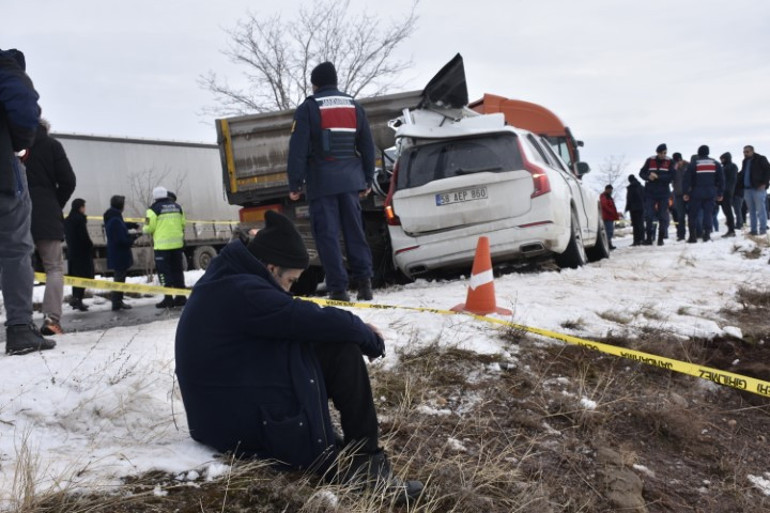 Sivasta feci kaza: 1 kişi öldü, 2 kişi yaralandı