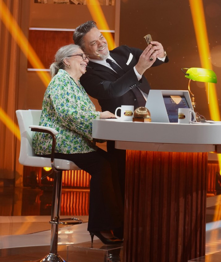 Beyaz yine formunda... Stand-up şov