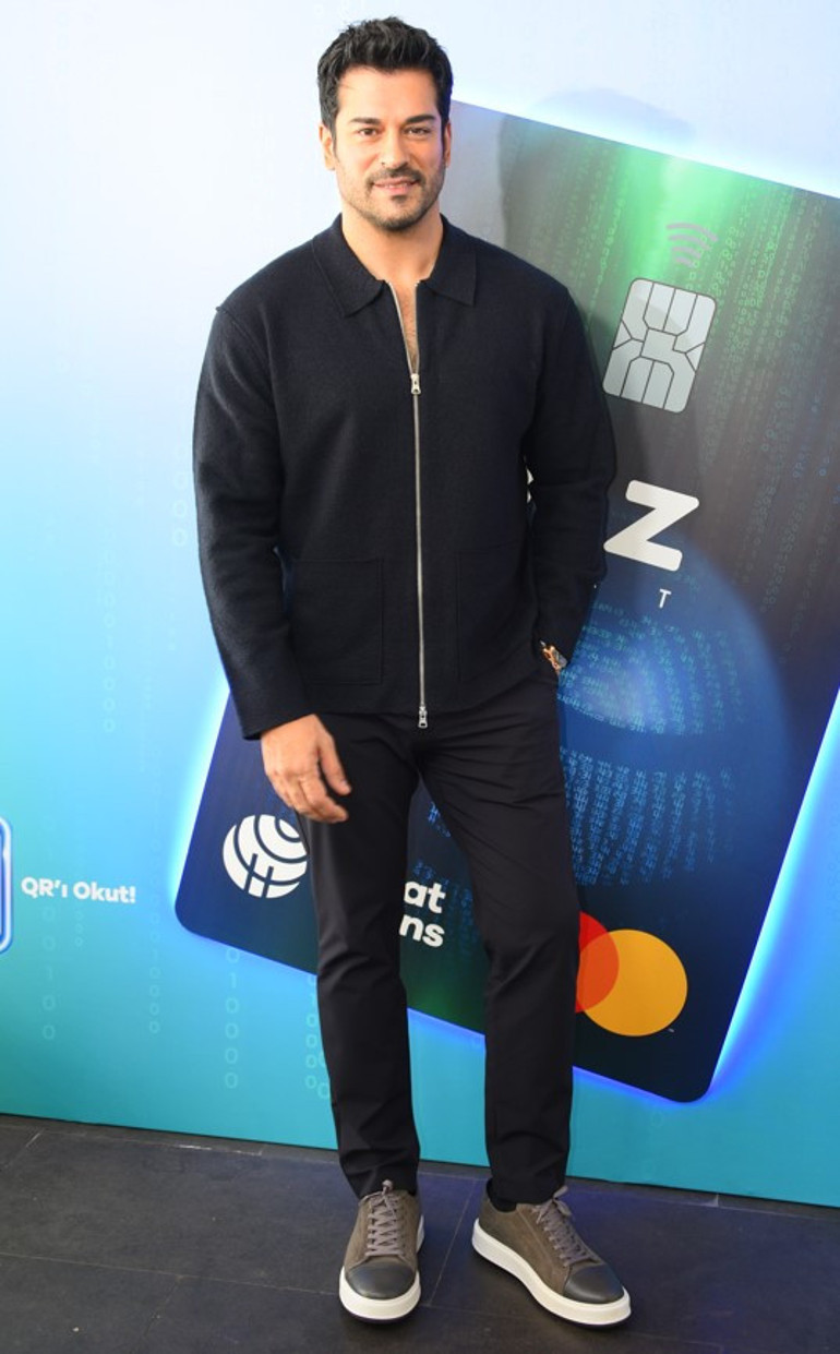 Burak Özçivit sitem etti: Biraz saygı bekliyorum