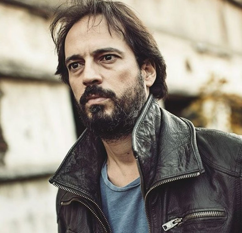 Yıldız Tilbeden gündem olan el işaretine açıklama