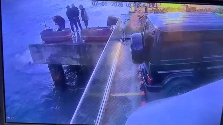 İstanbulda motosikletiyle denize düşen genç hayatını kaybetti Olay anı kamerada