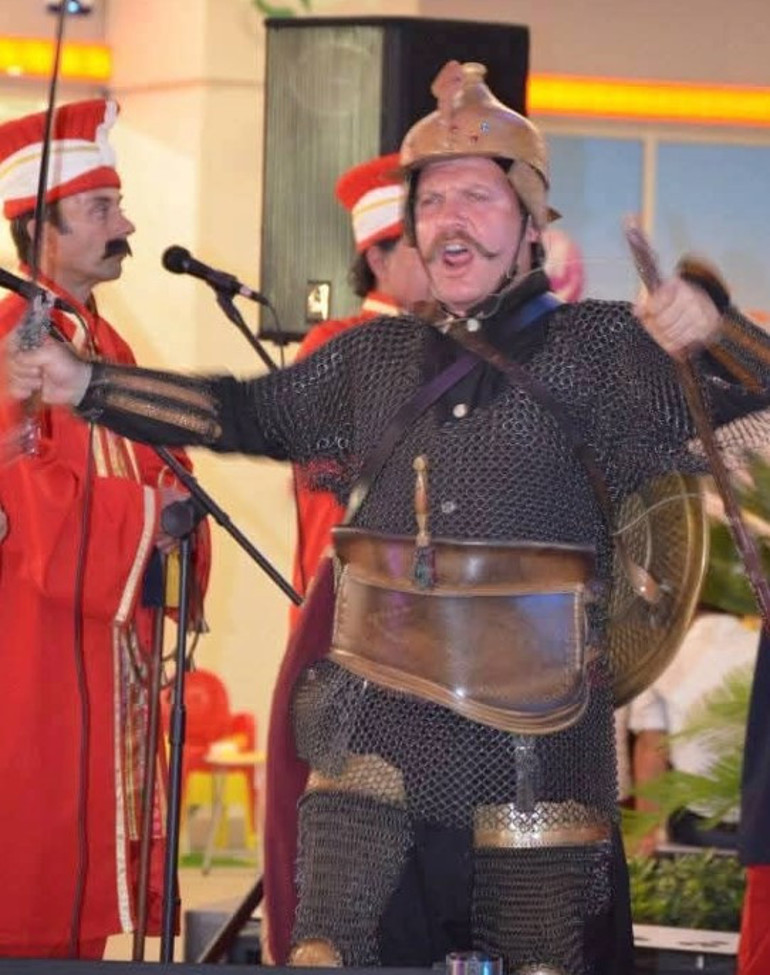 Çocuk yaşta Yeşilçama adım attı... Emektar oyuncu şimdi simit satarak geçimini sağlıyor