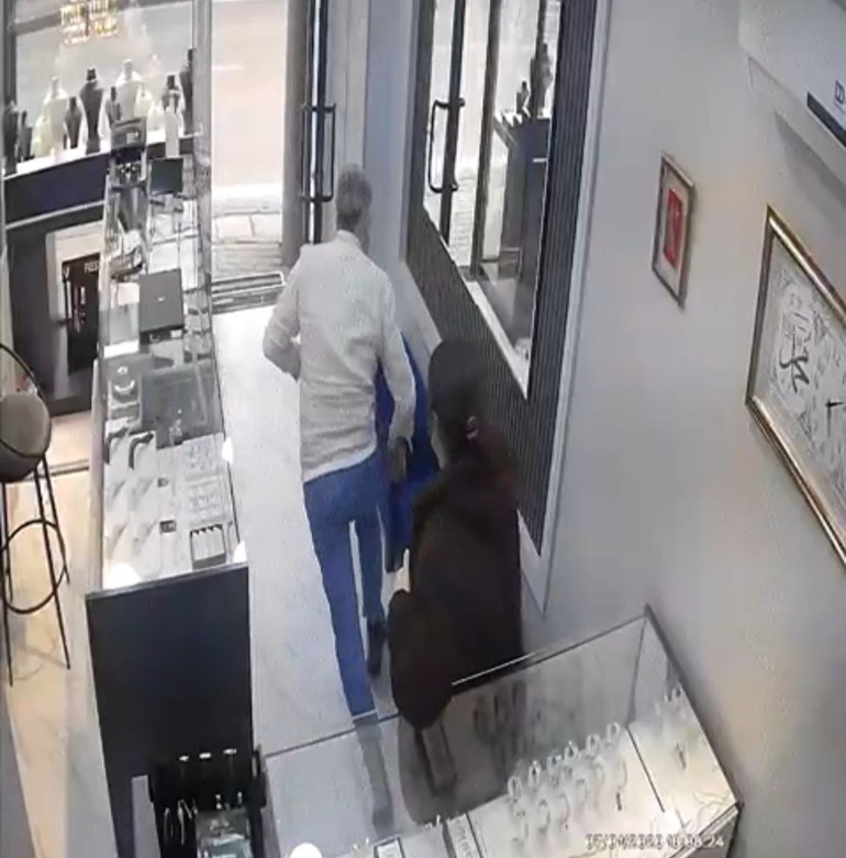 Bursada ilginç soygun girişimi Kuyumcudan duyduklarından sonra arkasına bakmadan kaçtı