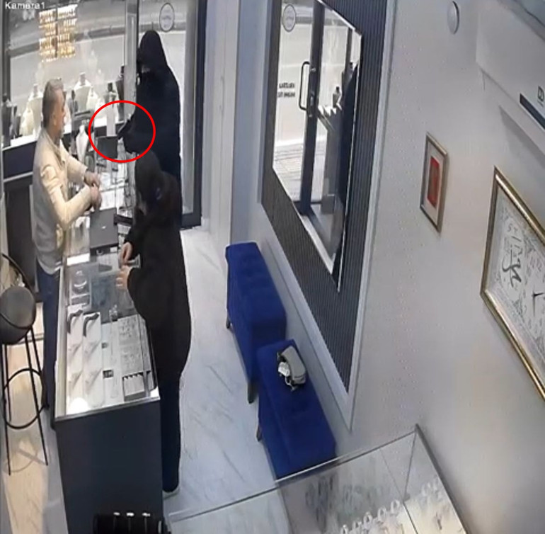 Bursada ilginç soygun girişimi Kuyumcudan duyduklarından sonra arkasına bakmadan kaçtı