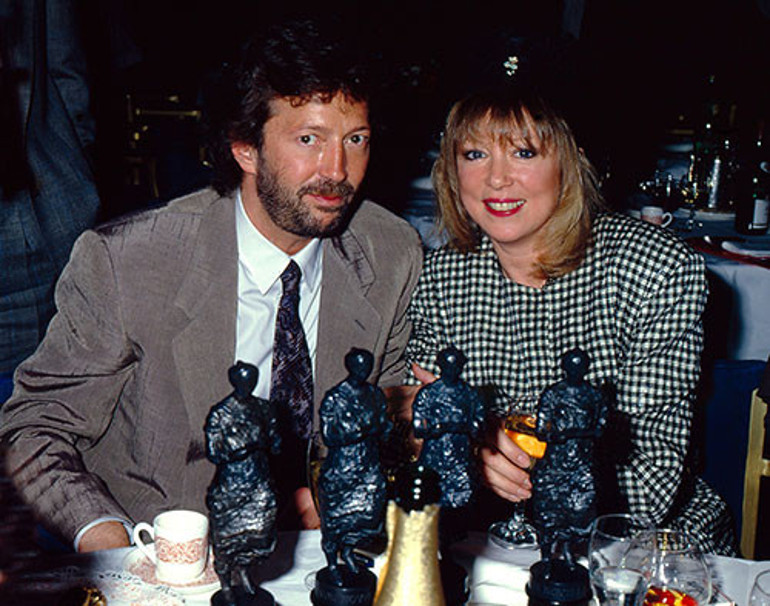 Ünlü şarkıcı üçüncü kez dede oldu