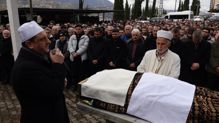 Saç ektirdiği sırada fenalaşıp hayatını kaybetmişti Yakınları anlattı: Sıklıkla sağlık taraması yaptırırmış