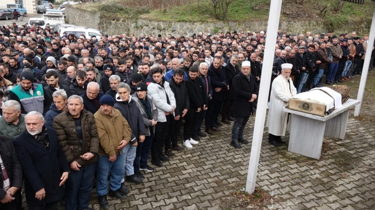 Saç ektirdiği sırada fenalaşıp hayatını kaybetmişti Yakınları anlattı: Sıklıkla sağlık taraması yaptırırmış