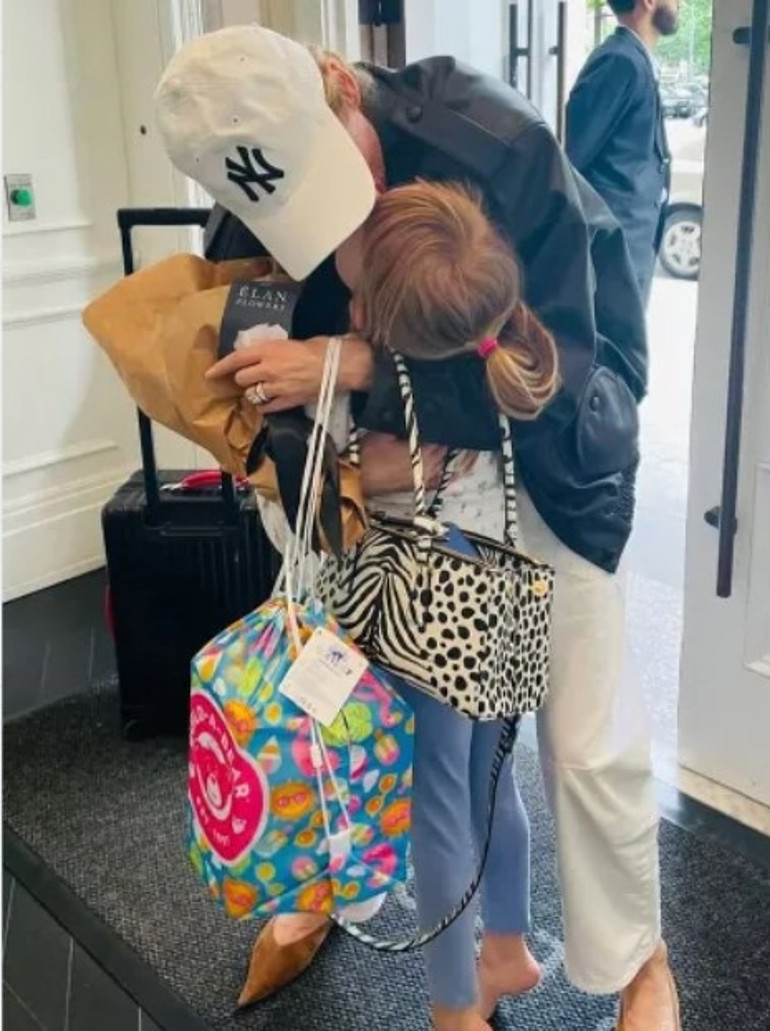 Anne olmak için 42 yaşına kadar beklemişti… Verdiği en mutlu karar olmuş… ‘İyi ki seni doğurdum güzel kızım’