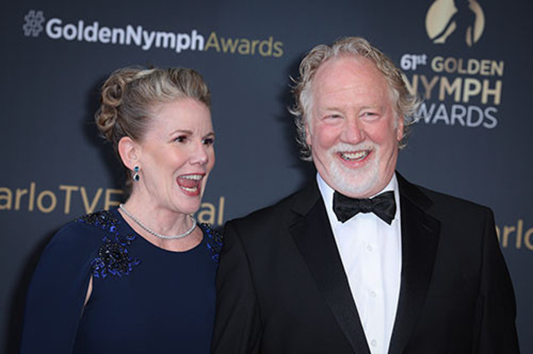 Çiftliğinde hayat kuran ünlü oyuncuya şok: Kocası tacizle suçlanıyor... Bütün dünyası başına yıkıldı