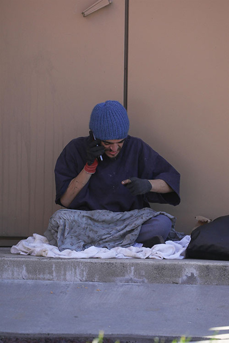 Onun için beslenen son umut da soldu... Eski oyuncu yine sokaklara döndü: Bir kenarda öylece tükenip gidecek