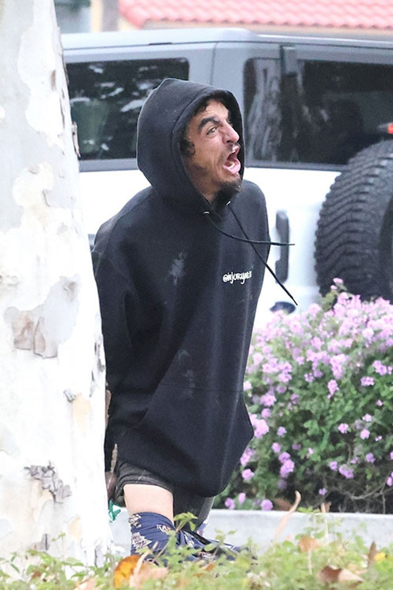 Onun için beslenen son umut da soldu... Eski oyuncu yine sokaklara döndü: Bir kenarda öylece tükenip gidecek