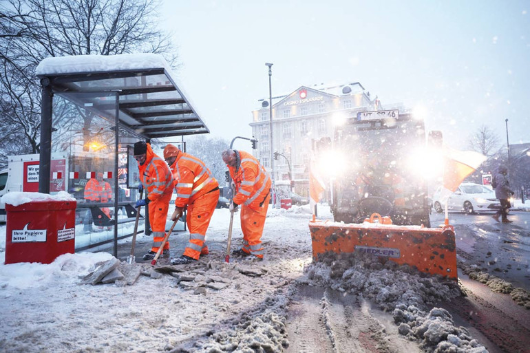 Avrupa fırtınaya tutuldu