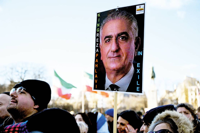 İran karıştı… Şah’ın oğlu yine sahnede