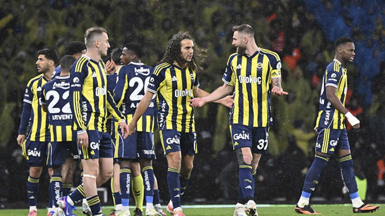 Fenerbahçenin Süper Kupa zaferi sonrası Nihat Kahveciden Guendouziye övgüler Yıllardır Fenerbahçede gibi