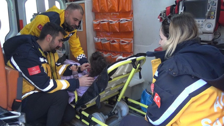 Evde tek başına buldular