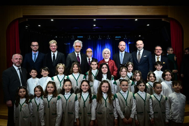 Emine Erdoğandan Palet Türk Müziği İlkokulu ziyaretine ilişkin paylaşım