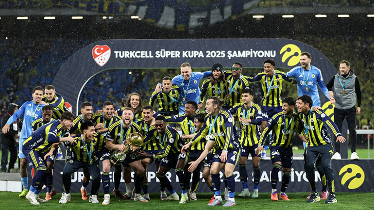 Süper Kupa’yı kazanan Fenerbahçe, 2026 yılına kupayla başladı